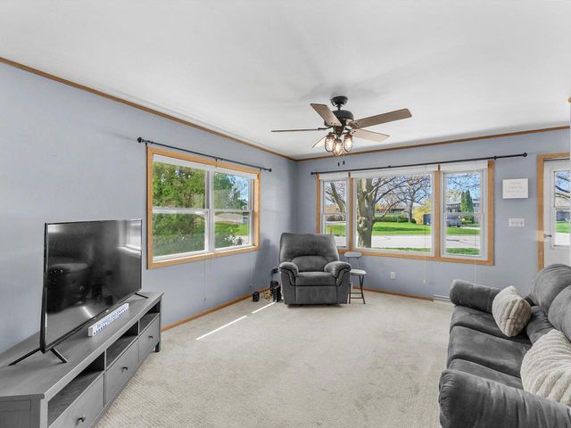 813 Riverview DRIVE, Plymouth, WI 53073