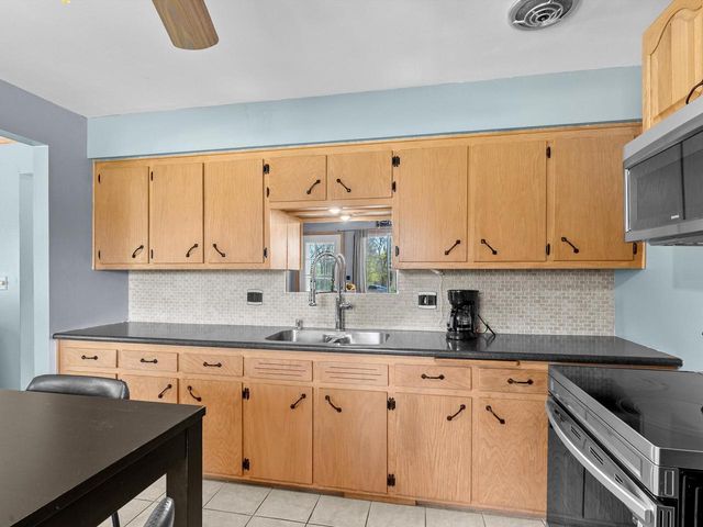 813 Riverview DRIVE, Plymouth, WI 53073