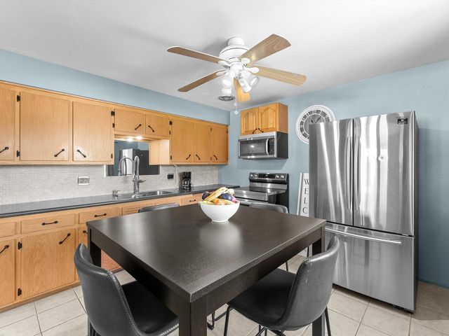 813 Riverview DRIVE, Plymouth, WI 53073
