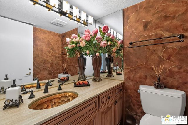 216 Kavenish Drive, Rancho Mirage, CA 92270