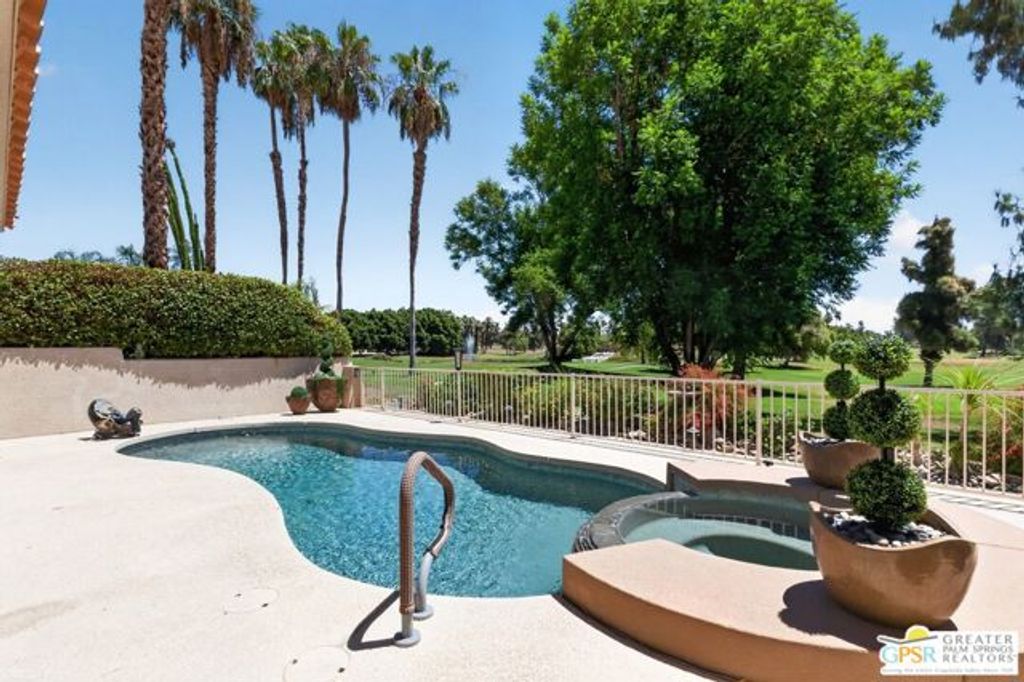 216 Kavenish Drive, Rancho Mirage, CA 92270
