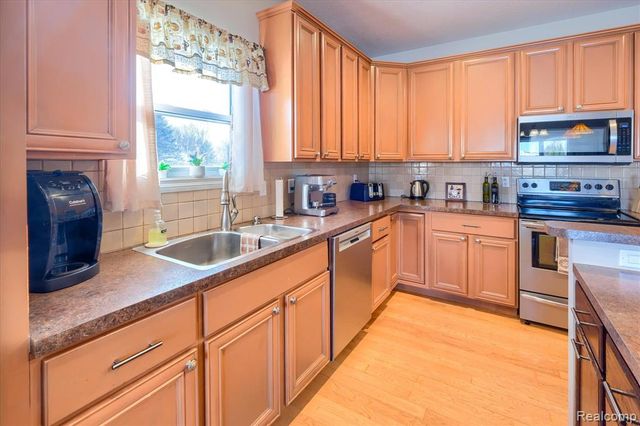 2474 Lonesome Dove Trail, Lapeer, MI 48446