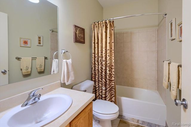 2474 Lonesome Dove Trail, Lapeer, MI 48446