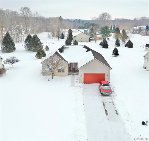 2474 Lonesome Dove Trail, Lapeer, MI 48446