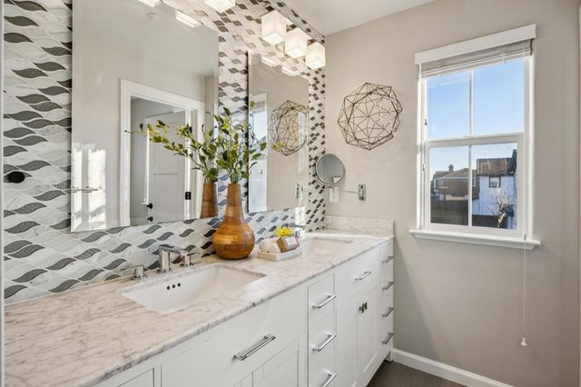 28828 Bailey Ranch Rd, Hayward, CA 94542