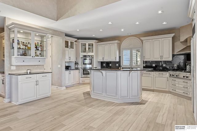 13804 Cuming Street, Omaha, NE 68154