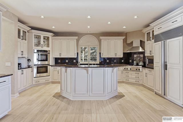 13804 Cuming Street, Omaha, NE 68154