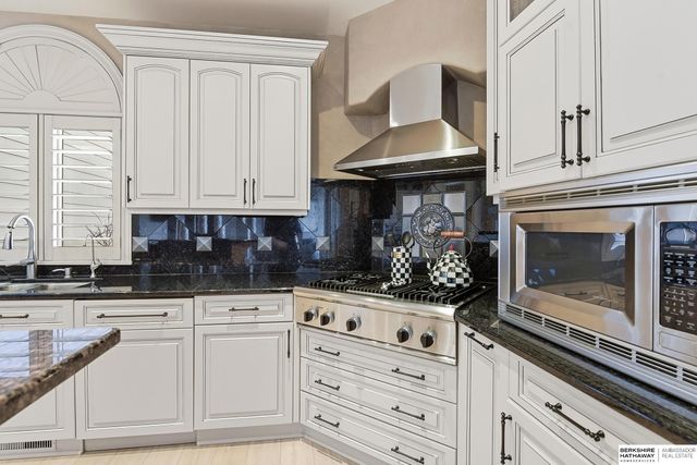 13804 Cuming Street, Omaha, NE 68154