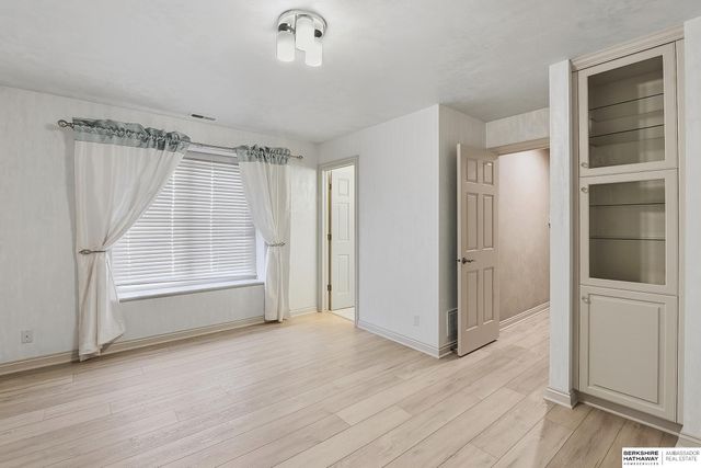 13804 Cuming Street, Omaha, NE 68154