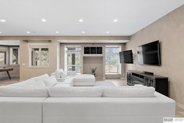 13804 Cuming Street, Omaha, NE 68154