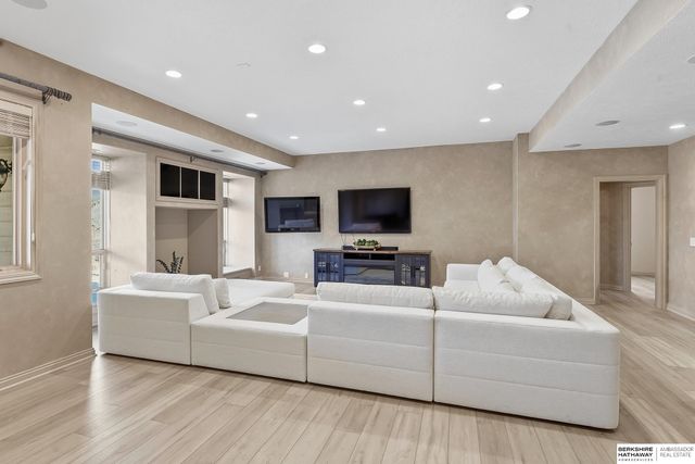 13804 Cuming Street, Omaha, NE 68154