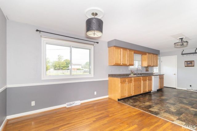 732 E County Road 300 S, New Castle, IN 47362