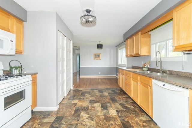 732 E County Road 300 S, New Castle, IN 47362