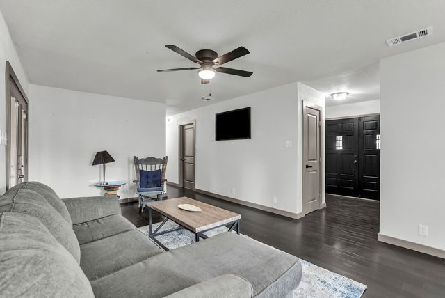 611 Cain Street, Lake Dallas, TX 75065