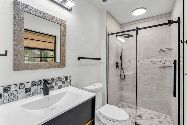 611 Cain Street, Lake Dallas, TX 75065