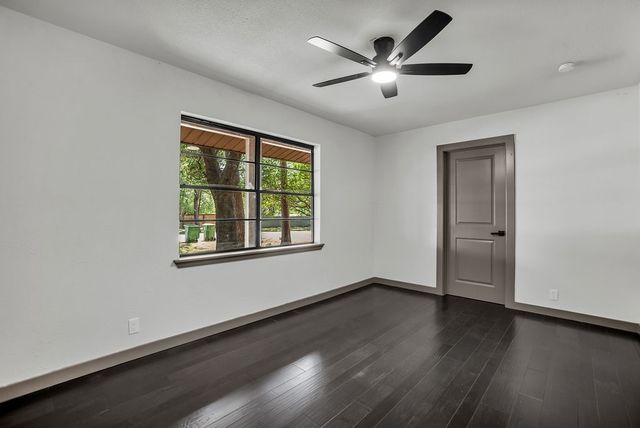 611 Cain Street, Lake Dallas, TX 75065