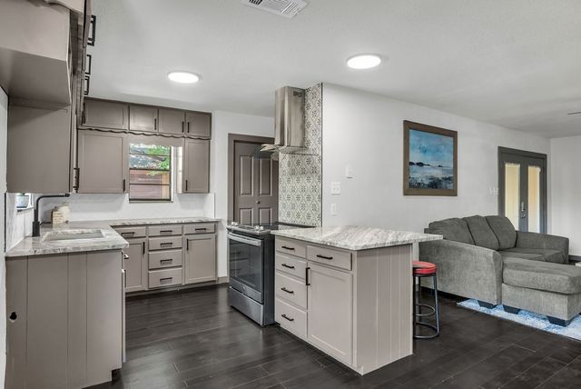 611 Cain Street, Lake Dallas, TX 75065