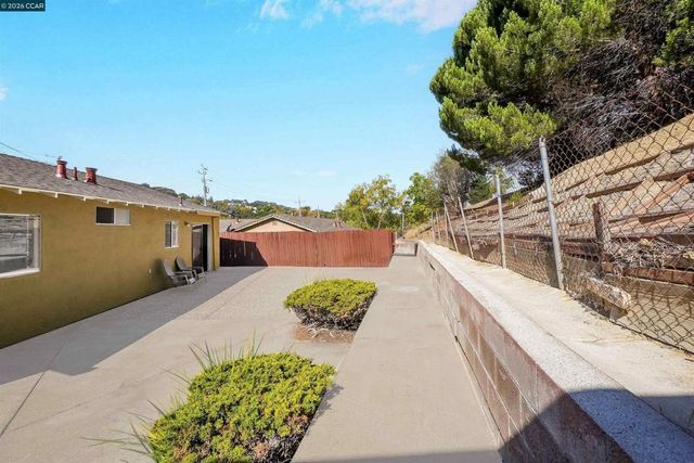 2506 Henry Ave, Pinole, CA 94564