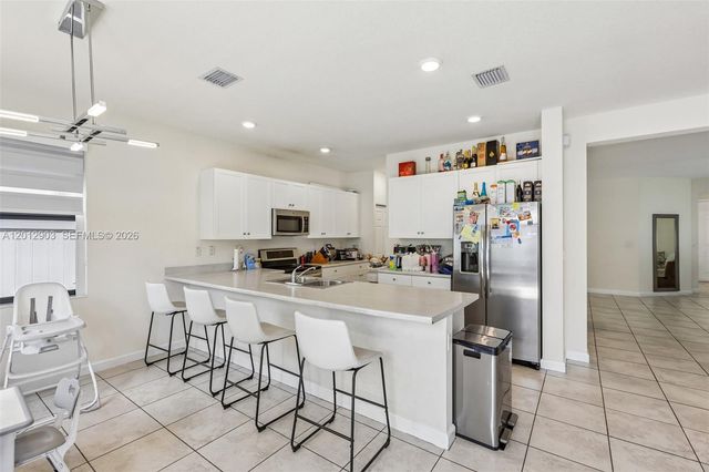 10594 W 35th Ln, Hialeah, FL 33018