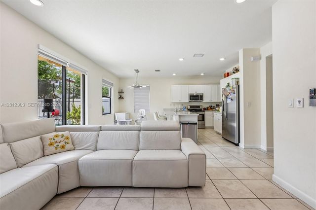 10594 W 35th Ln, Hialeah, FL 33018