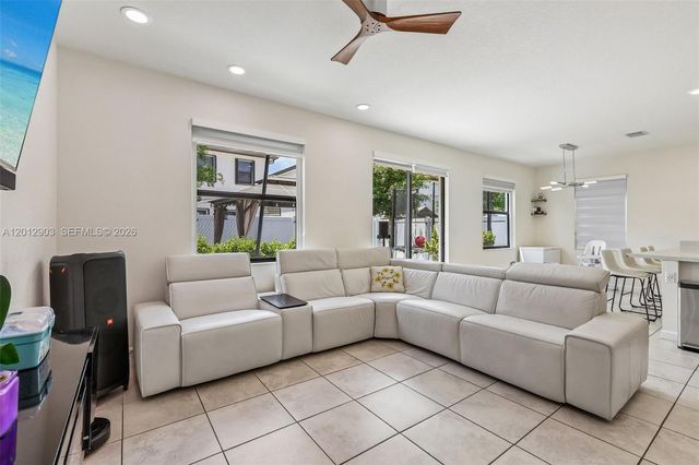 10594 W 35th Ln, Hialeah, FL 33018