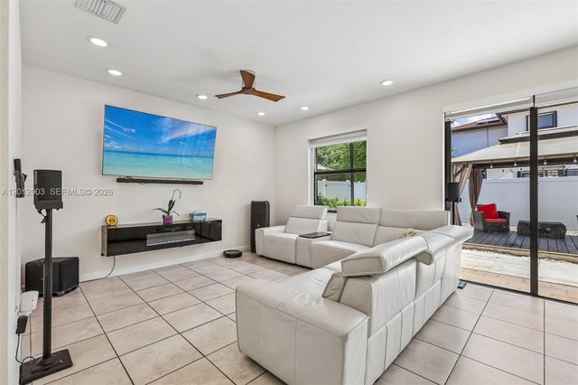 10594 W 35th Ln, Hialeah, FL 33018