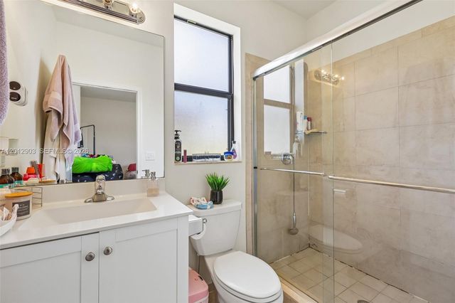 10594 W 35th Ln, Hialeah, FL 33018