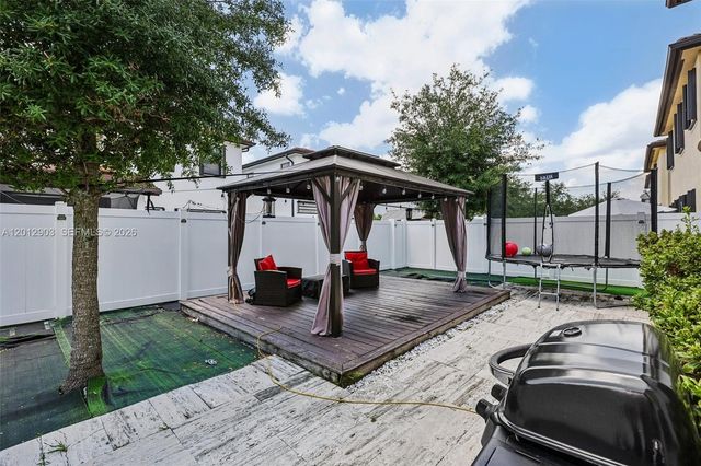 10594 W 35th Ln, Hialeah, FL 33018