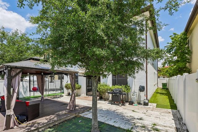10594 W 35th Ln, Hialeah, FL 33018