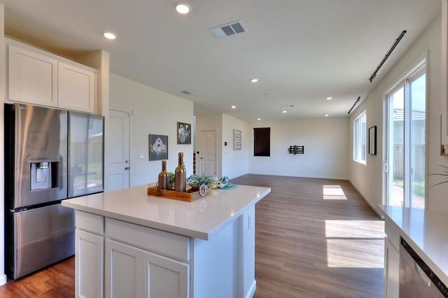 5439 Drawbridge Way, Riverbank, CA 95367