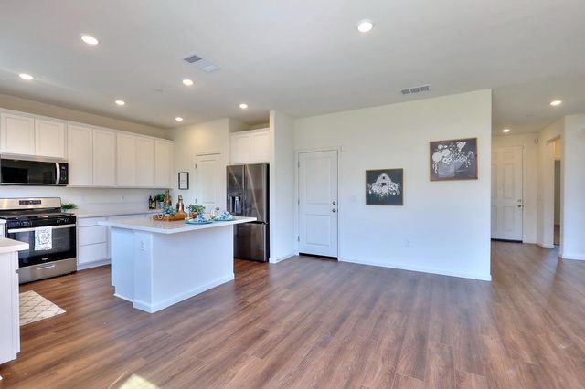 5439 Drawbridge Way, Riverbank, CA 95367