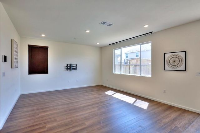 5439 Drawbridge Way, Riverbank, CA 95367
