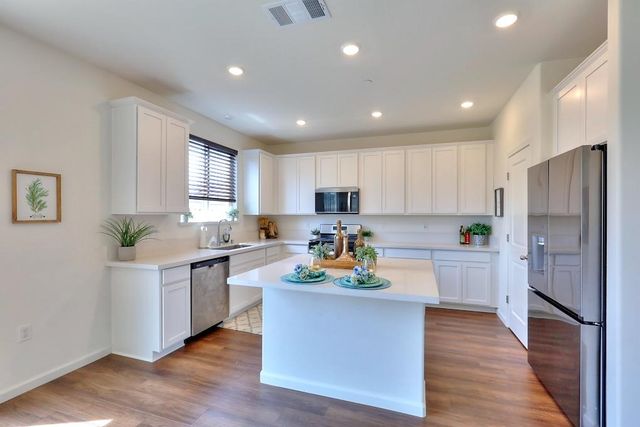 5439 Drawbridge Way, Riverbank, CA 95367