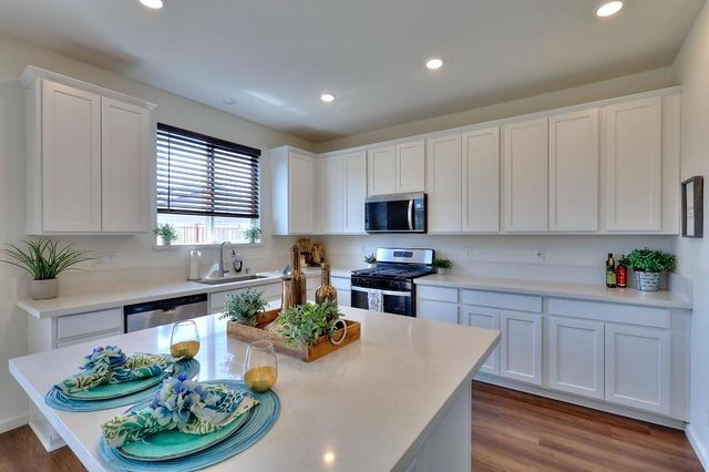 5439 Drawbridge Way, Riverbank, CA 95367