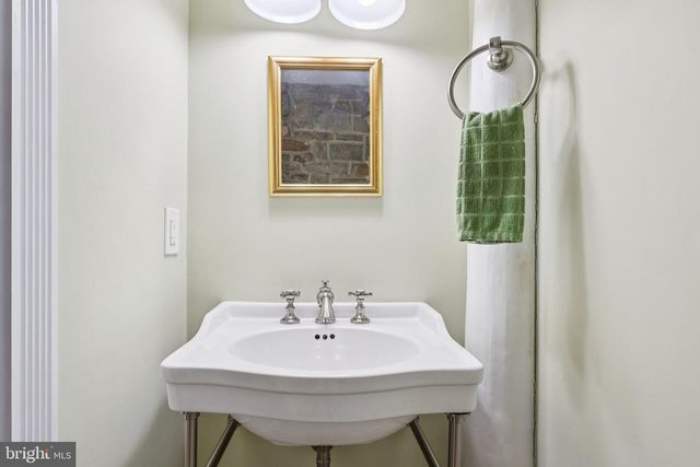 1 SPROUL LN, Wallingford, PA 19086