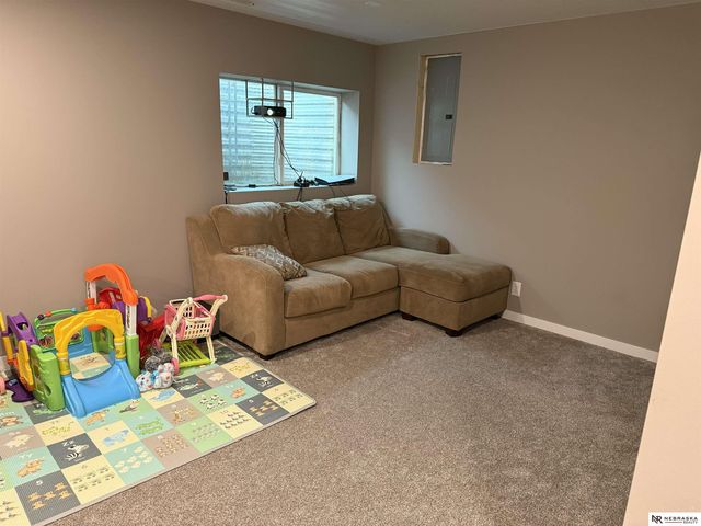 7302 N 89th Avenue, Omaha, NE 68122