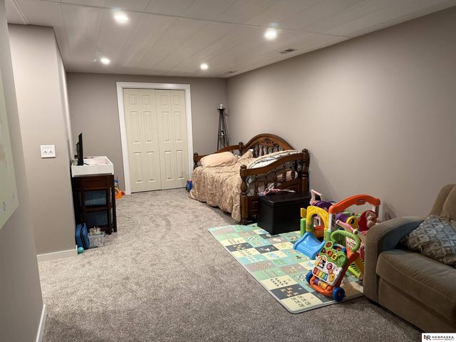7302 N 89th Avenue, Omaha, NE 68122