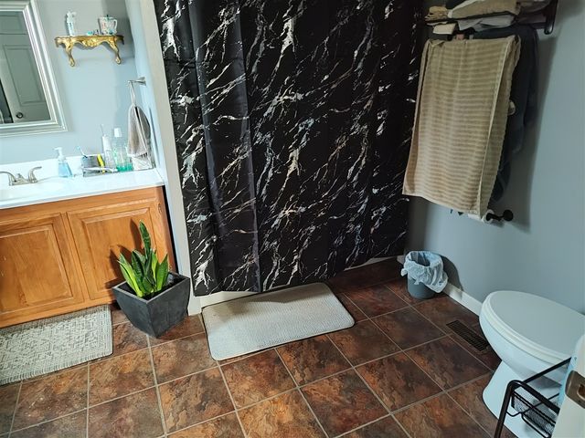 1233 Robinson Road, Quincy, MI 49082