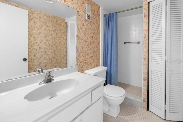 1 KEY CAPRI 209E, Treasure Island, FL 33706