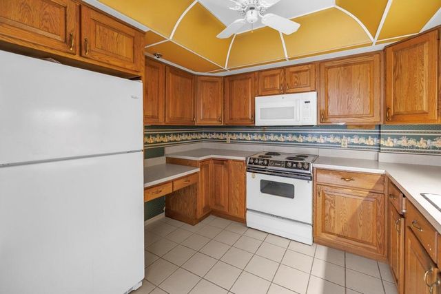 1 KEY CAPRI 209E, Treasure Island, FL 33706
