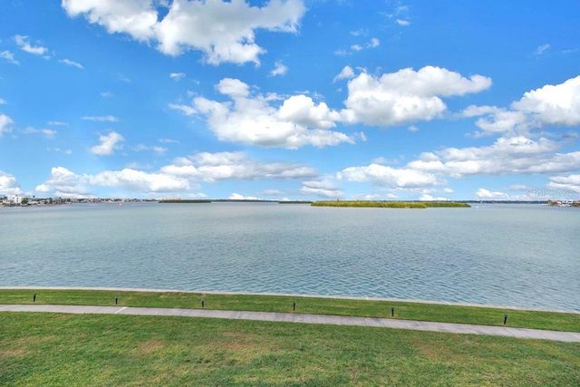 1 KEY CAPRI 209E, Treasure Island, FL 33706