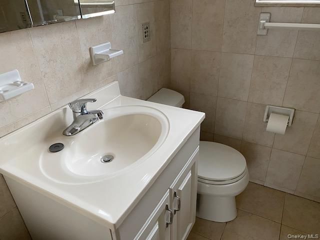 74-39 260th Street G-1, Glen Oaks, NY 11004