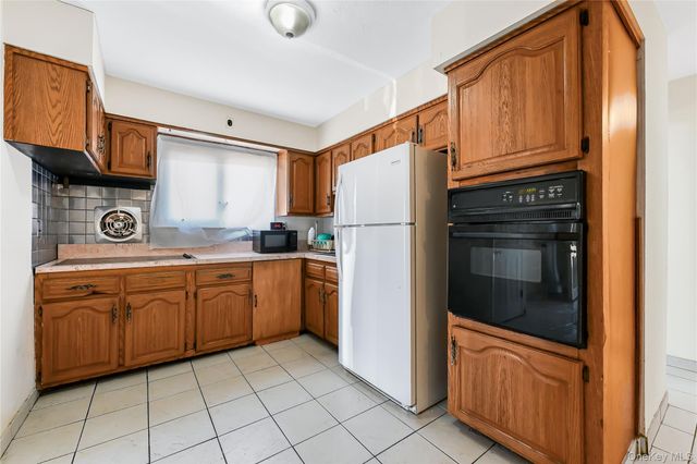 94 Conklin Street, Farmingdale, NY 11735