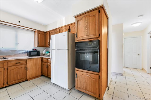 94 Conklin Street, Farmingdale, NY 11735