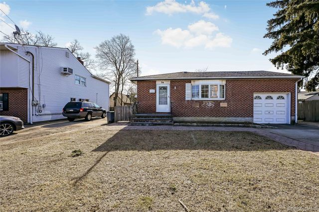 94 Conklin Street, Farmingdale, NY 11735