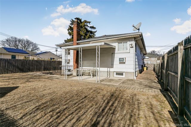 94 Conklin Street, Farmingdale, NY 11735