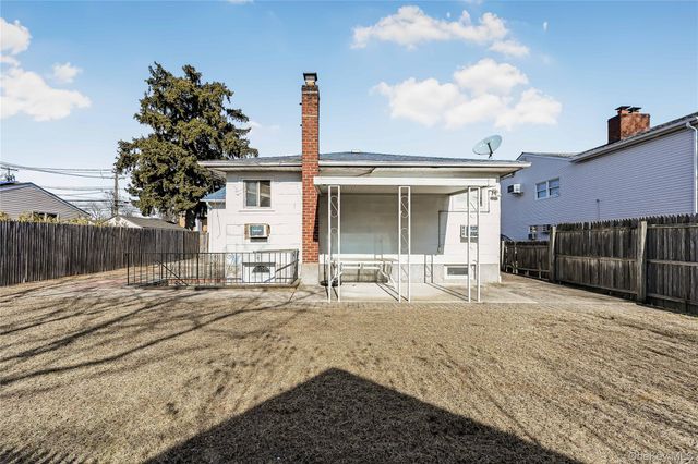 94 Conklin Street, Farmingdale, NY 11735