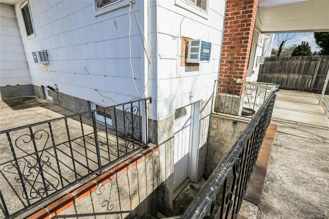 94 Conklin Street, Farmingdale, NY 11735