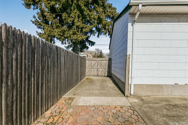 94 Conklin Street, Farmingdale, NY 11735