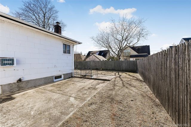 94 Conklin Street, Farmingdale, NY 11735